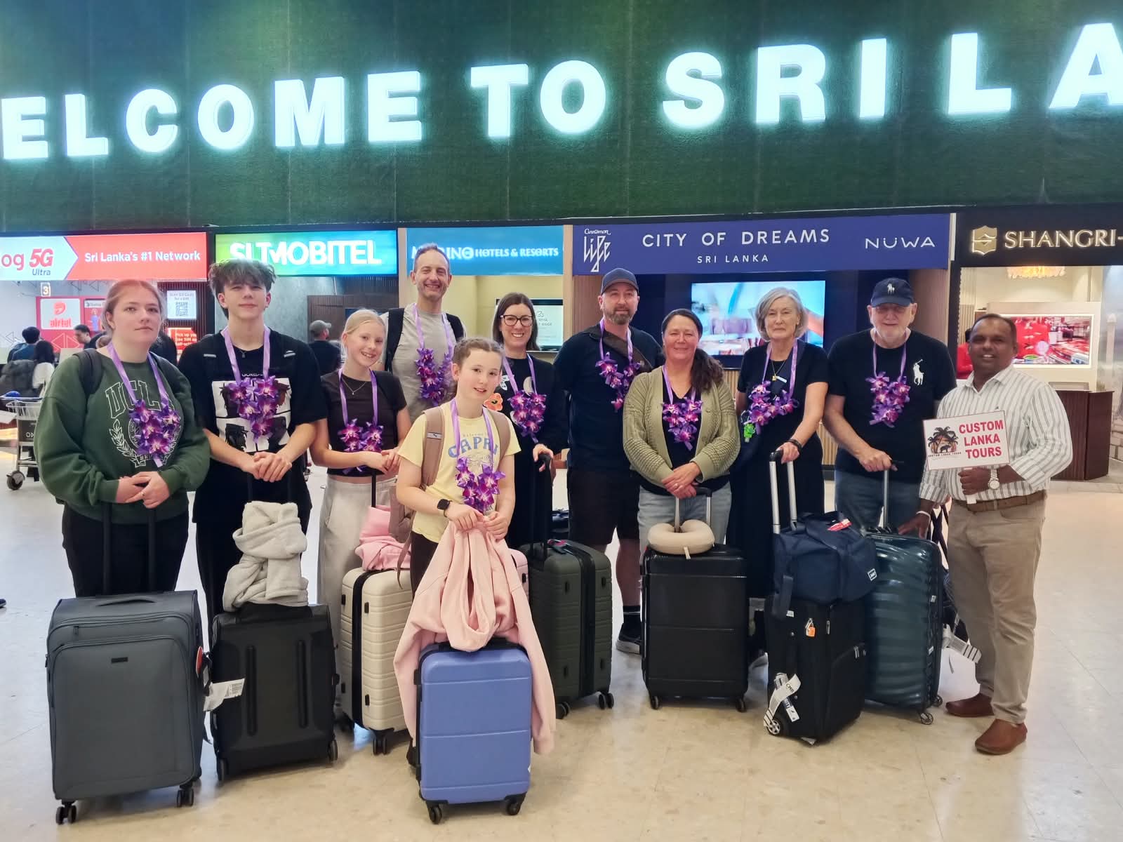 Davy's family group of 10 from Australia on a 14-day Sri Lanka tour